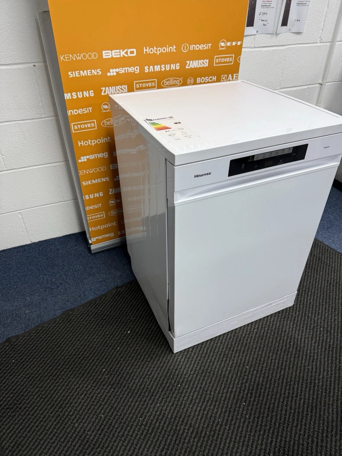 Hisense HS642D90WUK 14 Place Settings Full-Size Freestanding Dishwasher in White - D rated - (Graded) - HW181667