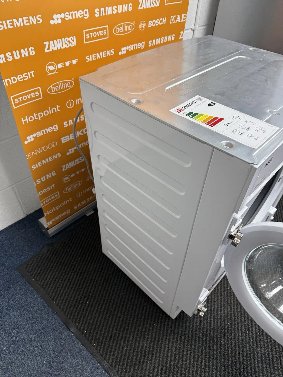 AEG LFX6G843BI 8KG 1400 Spin Machine in White - (Graded Dented) - HW181766