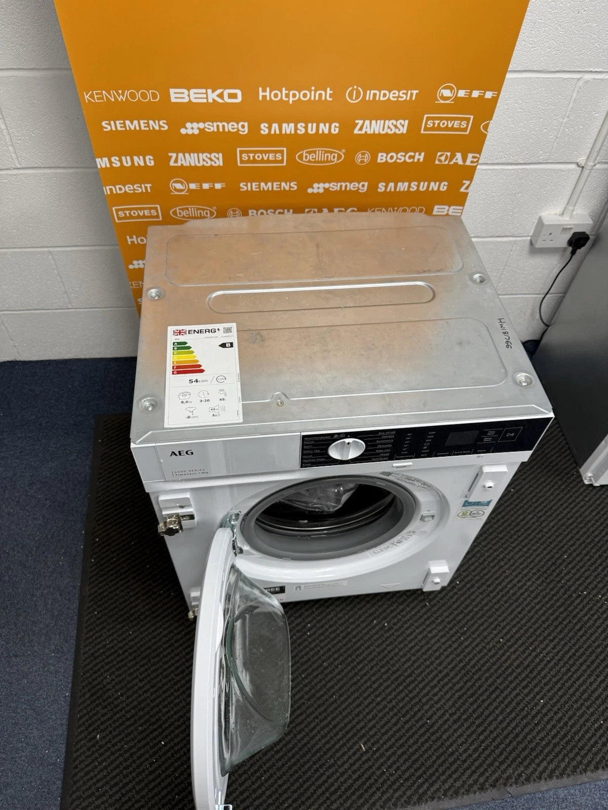 AEG LFX6G843BI 8KG 1400 Spin Machine in White - (Graded Dented) - HW181766