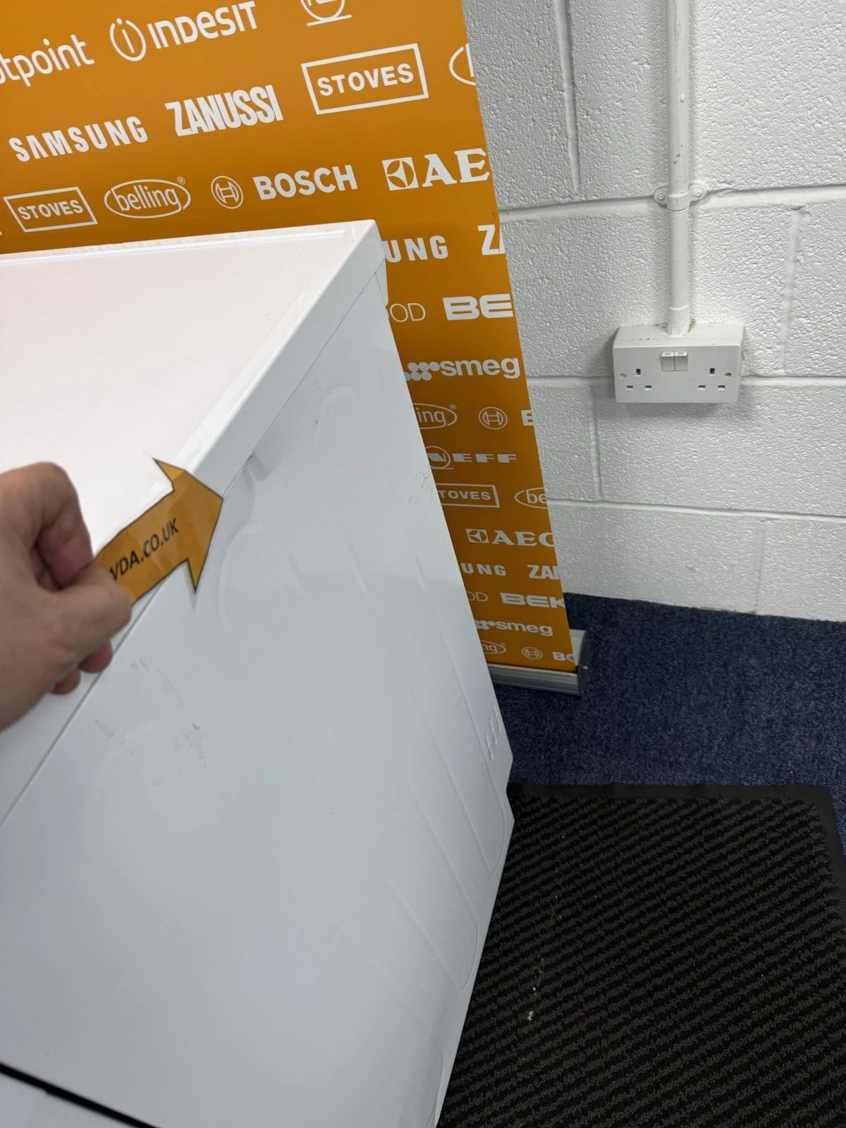 Hisense HS642D90WUK 14 Place Settings Full-Size Freestanding Dishwasher in White - D rated - (Graded) - HW181667