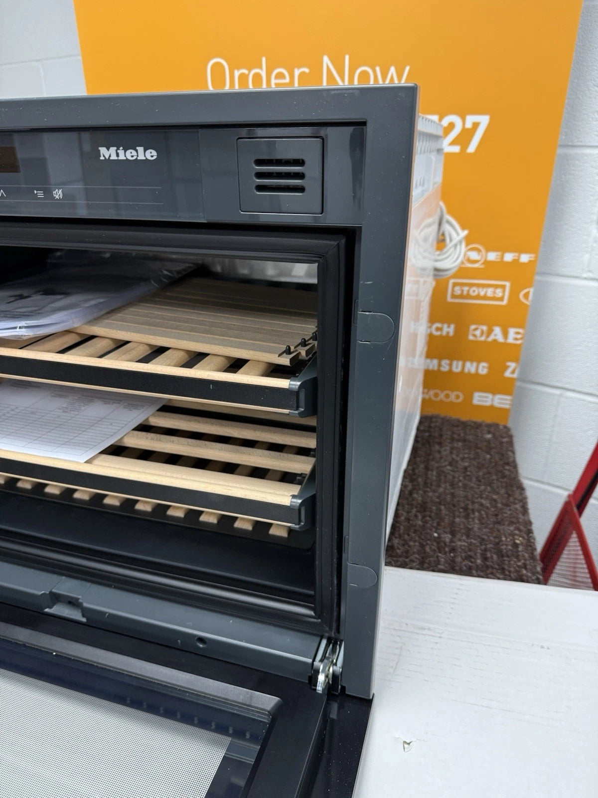 Miele KWT 7112 iG ed Push2Open Clean Steel Built-In Wine Conditioner (Blemished) - HW181334 - BLACK FRIDAY PRICE £1039.20