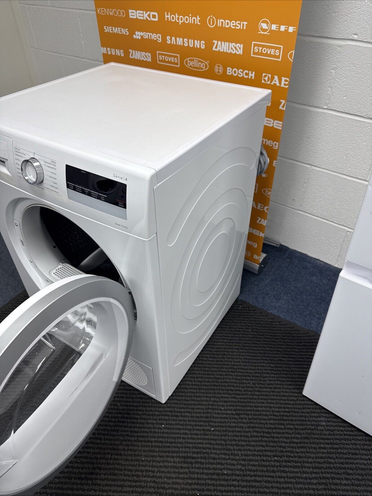 Bosch Series 4 WTH85222GB 8KG Heat Pump Tumble Dryer in White - A++ Rated - Refurbished