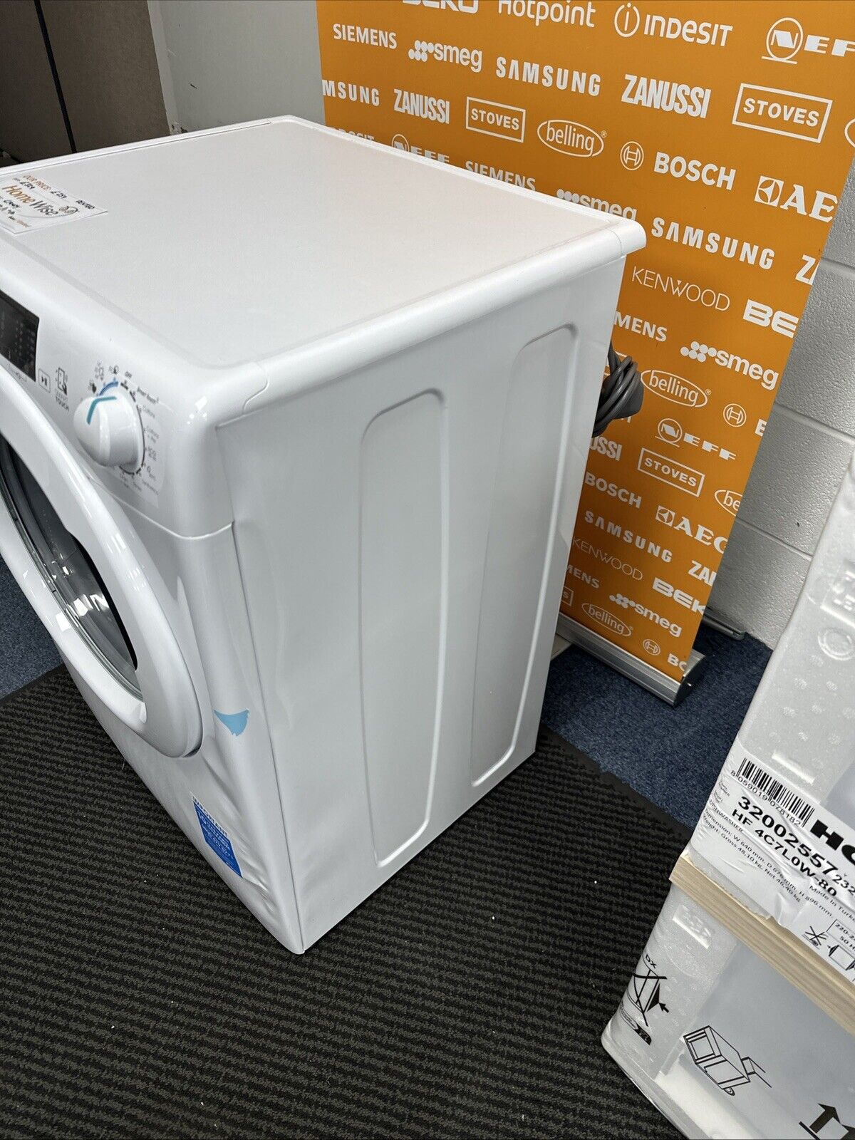 Candy CS1410TE/1-80 10kg 1400 Spin Wi-Fi Enabled Washing Machine in  White - Graded showroom photo showing the right side panel