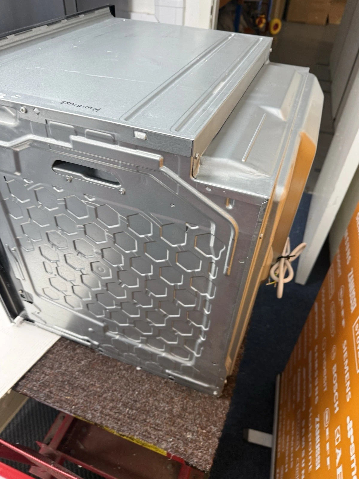 Bosch Series 4 HQA574BB3B  Electric 71L Single Oven with Pyrolytic Self Cleaning in Black - A+ Rated - HW181708