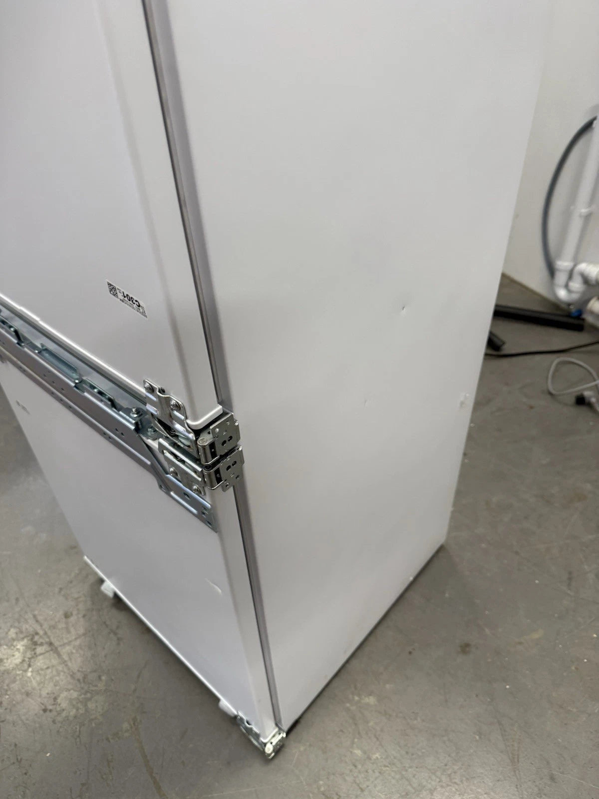 Samsung BRB26615EWW (48) 54cm Built In Fixed Hinge 70/30 Fridge Freezer with SpaceMax™ Technology in White - HW181548
