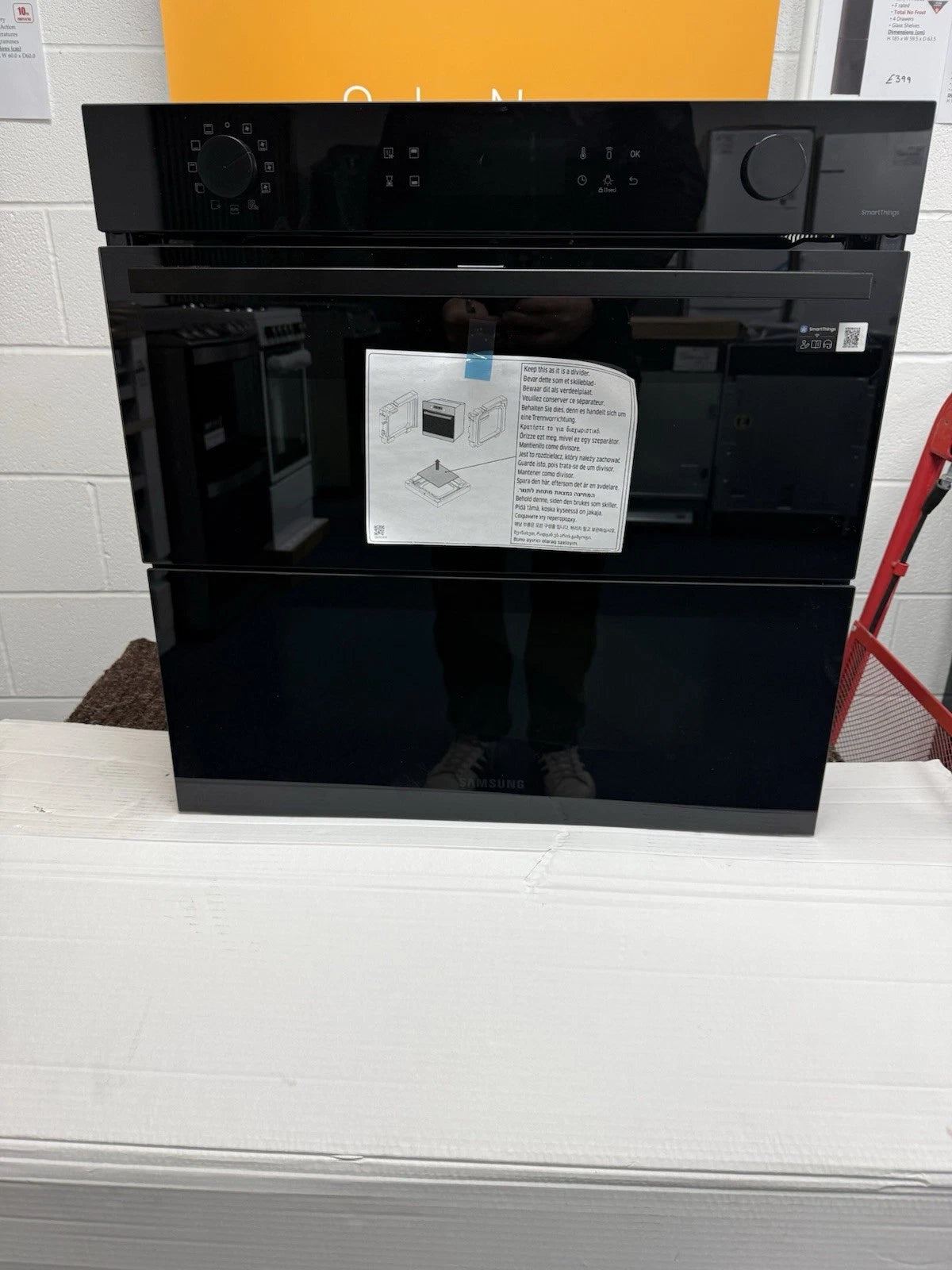 Samsung Series 4 NV7B45305AK Built-In Electric Single Oven with Dual Cook Flex™ Pyrolytic Self Cleaning and Air Sous Vide in Black - A+ Rated - HW181685