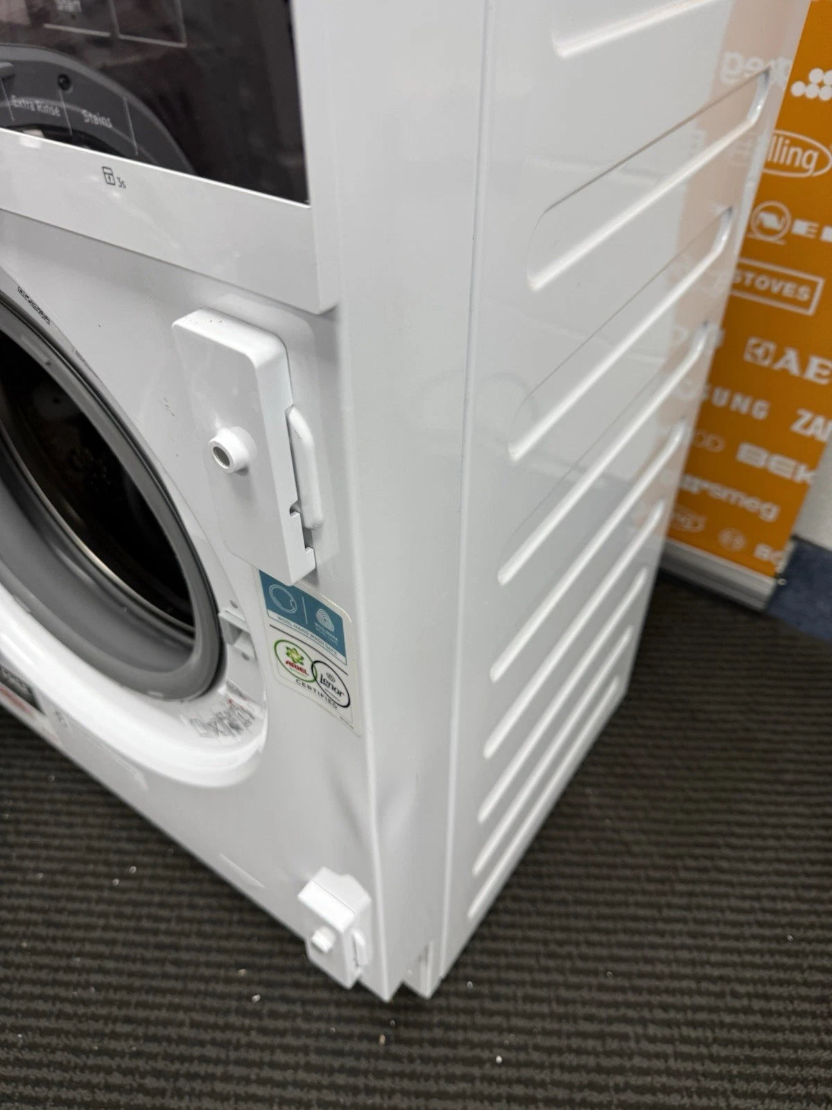 AEG LFX6G843BI 8KG 1400 Spin Machine in White - (Graded Dented) - HW181766