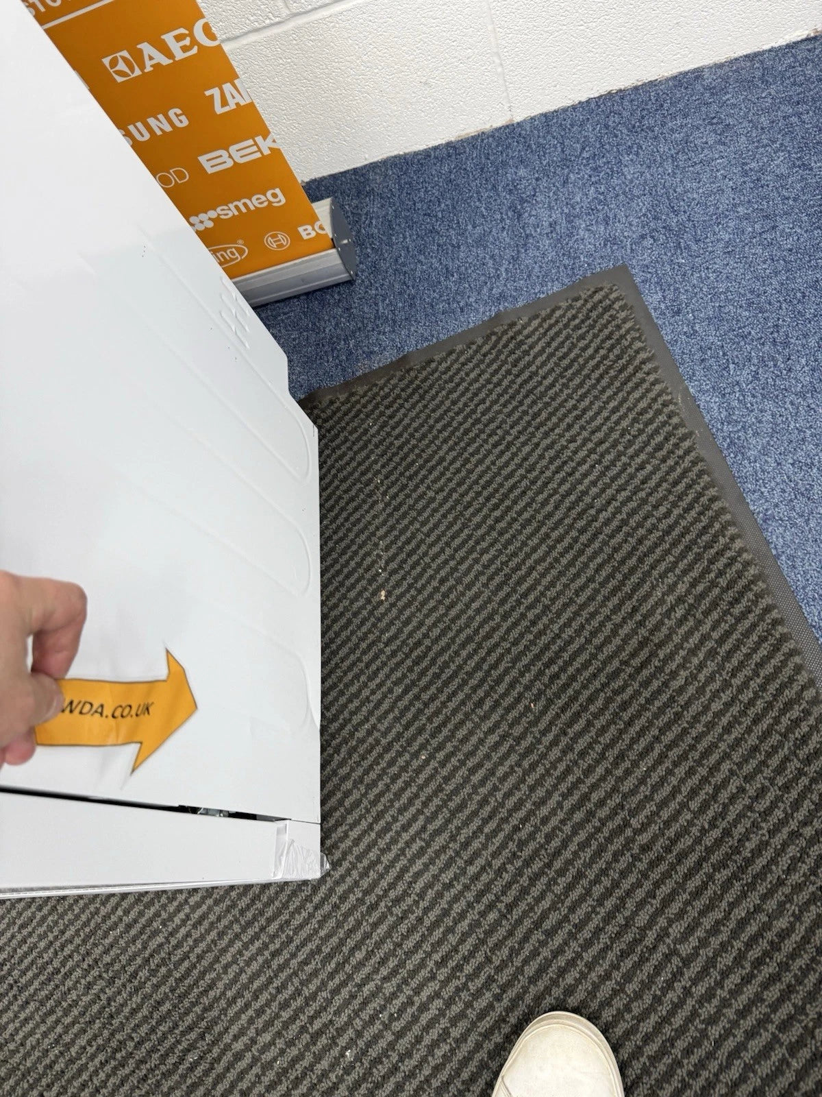 Hisense HS642D90WUK 14 Place Settings Full-Size Freestanding Dishwasher in White - D rated - (Graded) - HW181667