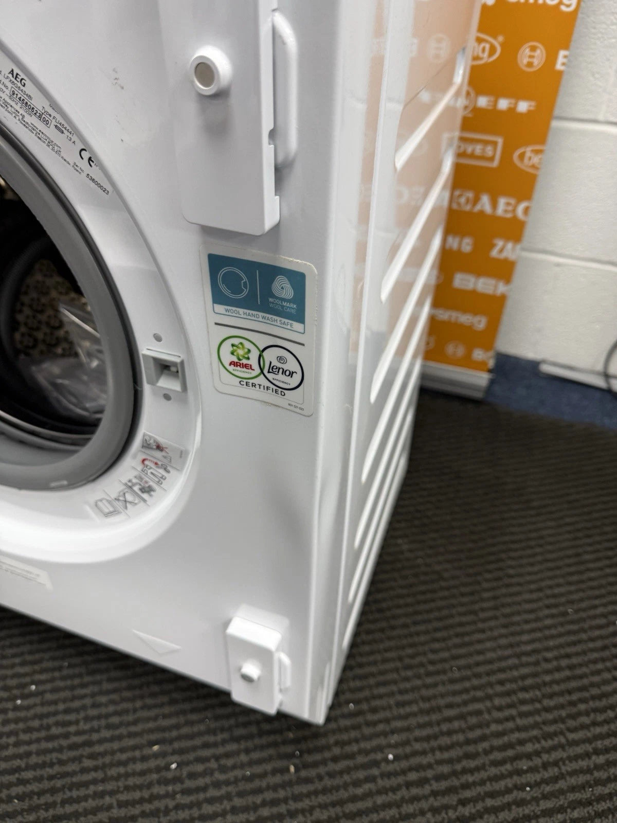 AEG LFX6G843BI 8KG 1400 Spin Machine in White - (Graded Dented) - HW181766