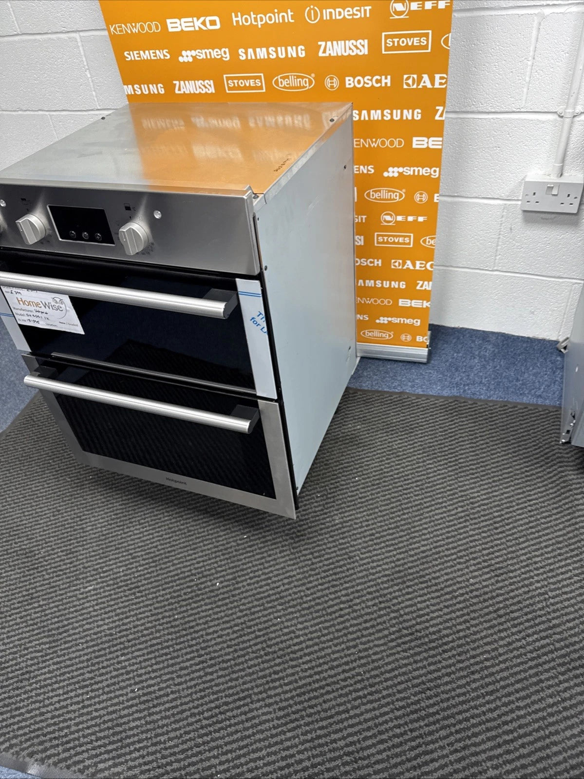 Hotpoint Class 4 DU4 541 IX Electric Built Under Double Oven in Stainless Steel - A/A Rated from HomeWise shop photo showing right hand side panel