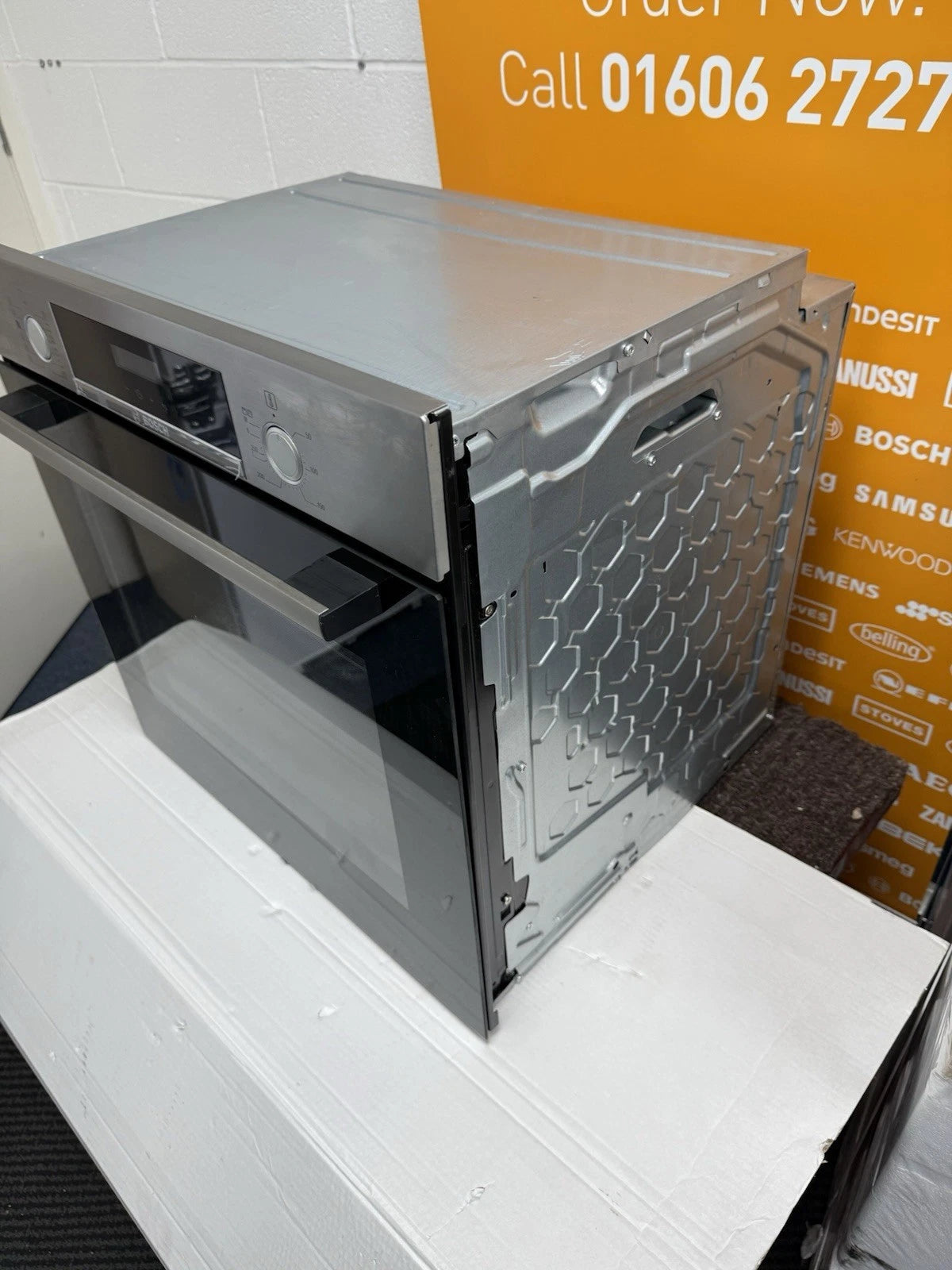 Bosch Series 4 HQA574BS3B (81) Electric Single Oven with Pyrolytic Self Cleaning in Stainless Steel - (Graded) - HW181481