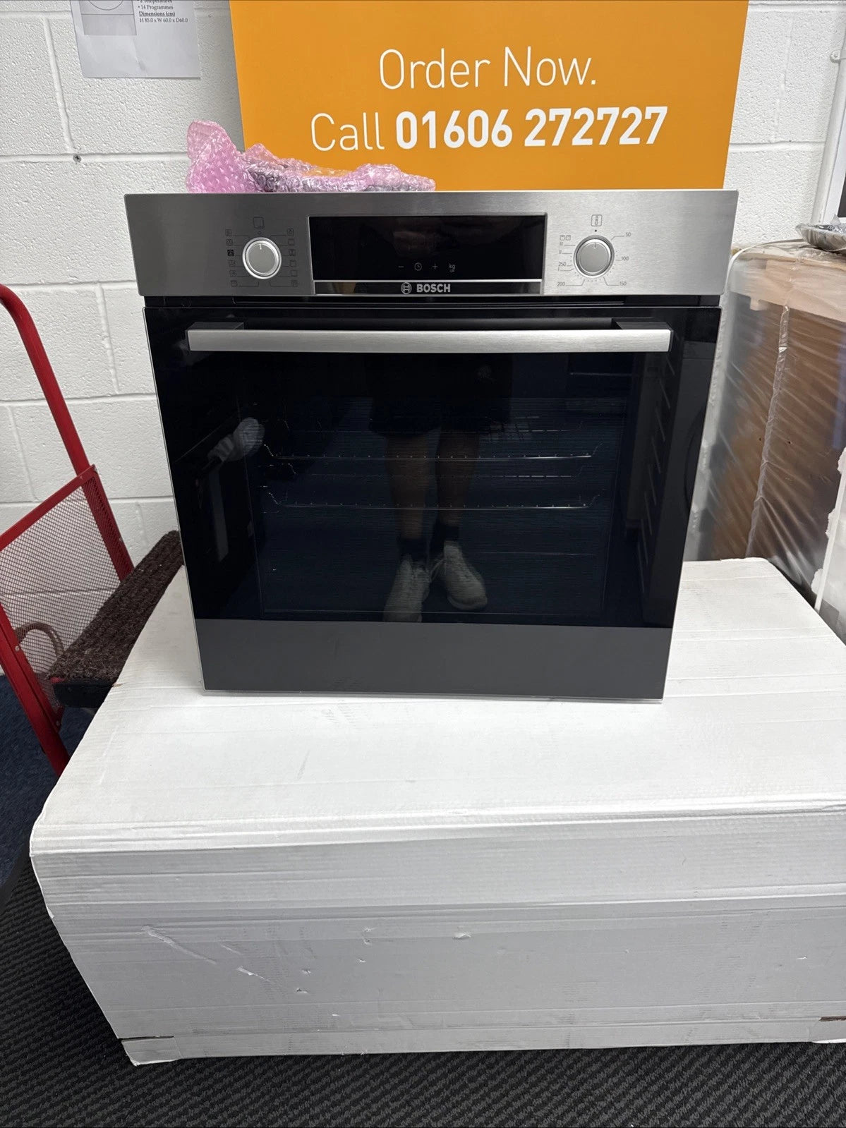 Bosch Series 4 HQA574BS3B (81) Electric Single Oven with Pyrolytic Self Cleaning in Stainless Steel - (Graded) - HW181481