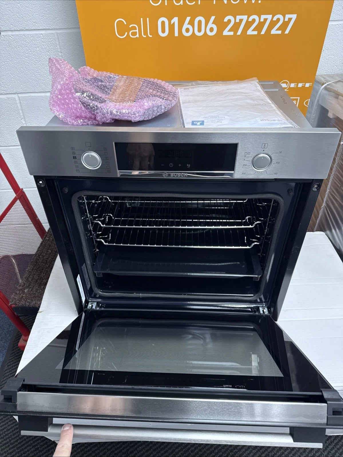 Bosch Series 4 HQA574BS3B (81) Electric Single Oven with Pyrolytic Self Cleaning in Stainless Steel - (Graded) - HW181481